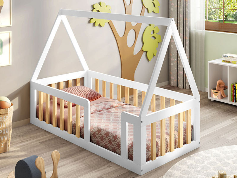 mini cama para bebê branca em quarto montessoriano